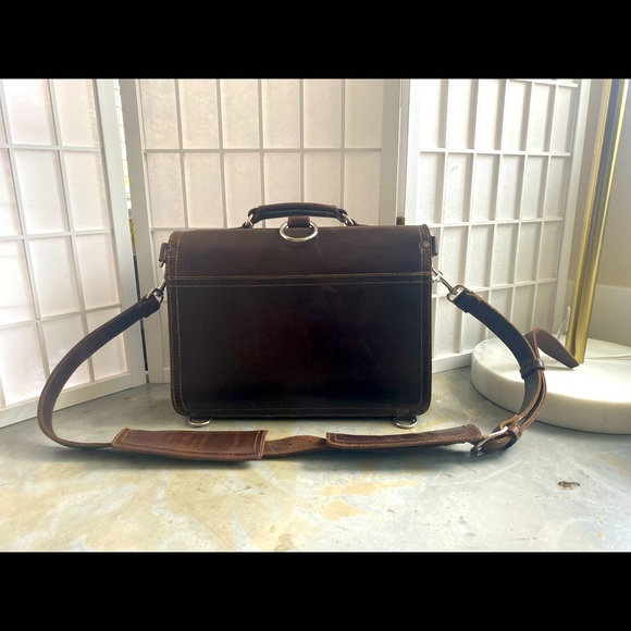 SOLD- Saddleback Leather Company Messenger Briefcase with Lifetime Warranty - Picture 4 of 11